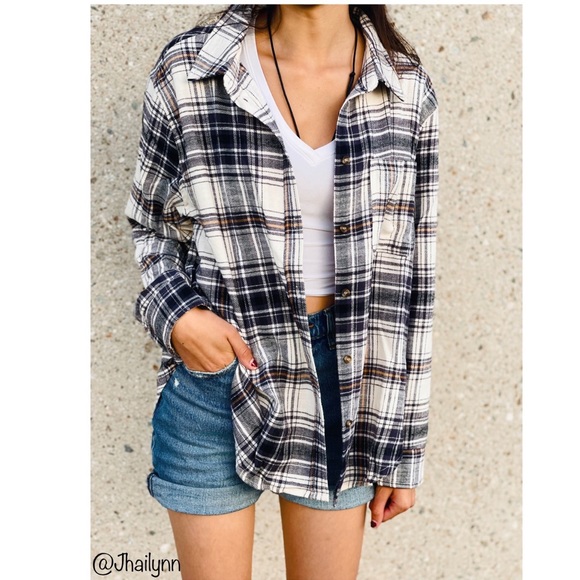 Black Plaid button up flannel - Picture 2 of 4